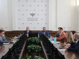 Федеральная служба по надзору в сфере образования и науки провела совещание в режиме ВКС с муниципальными органами управления образованием и образовательными организациями по вопросам приоритетных направлений в сфере образования в 2024/25 учебном году.